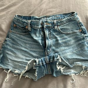 American Eagle 90s boyfriend short